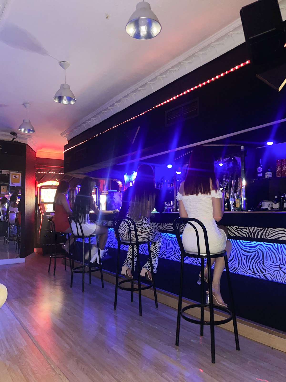 MOON NIGHT CLUB