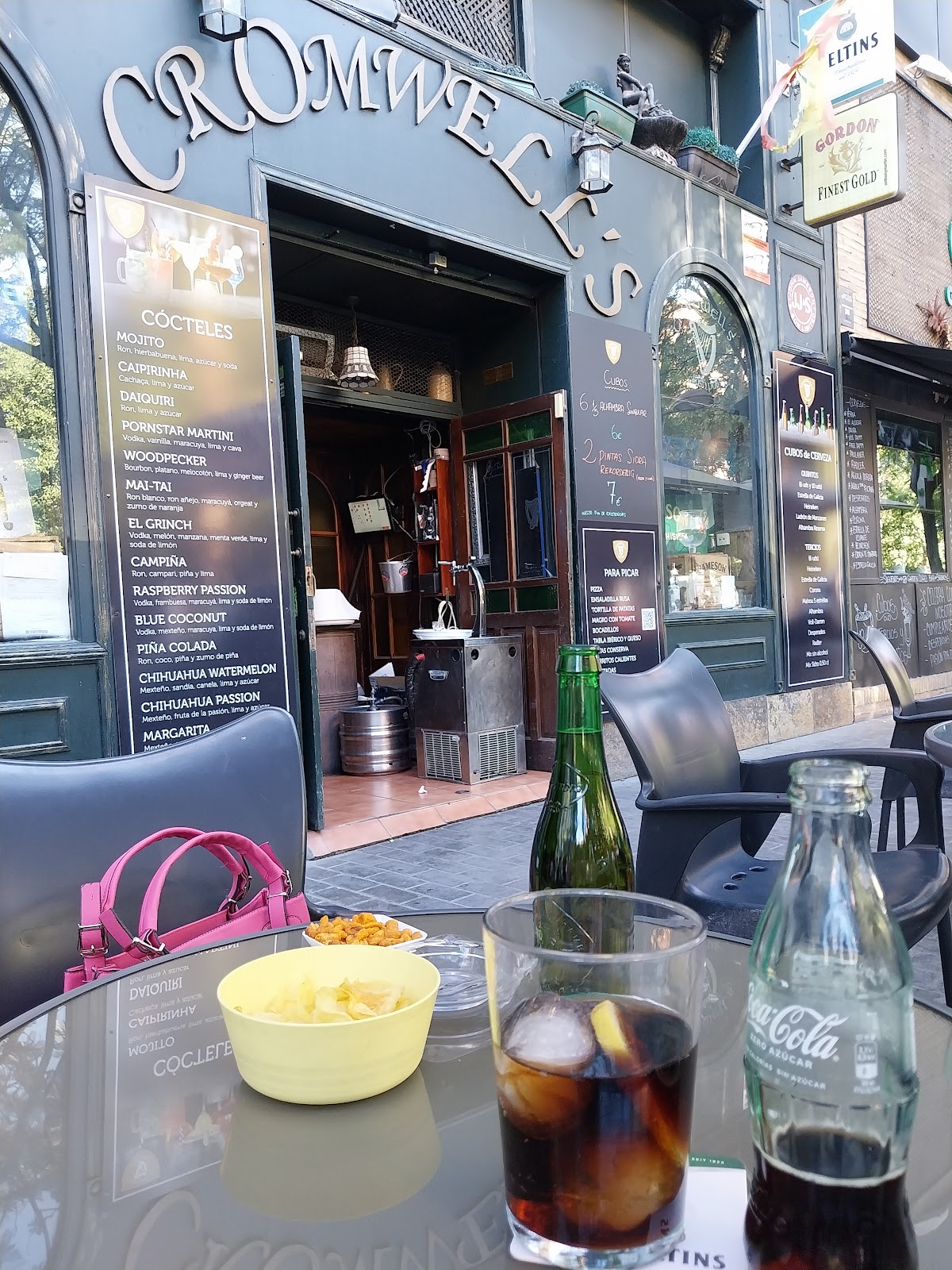 PUB CROMWELL'S