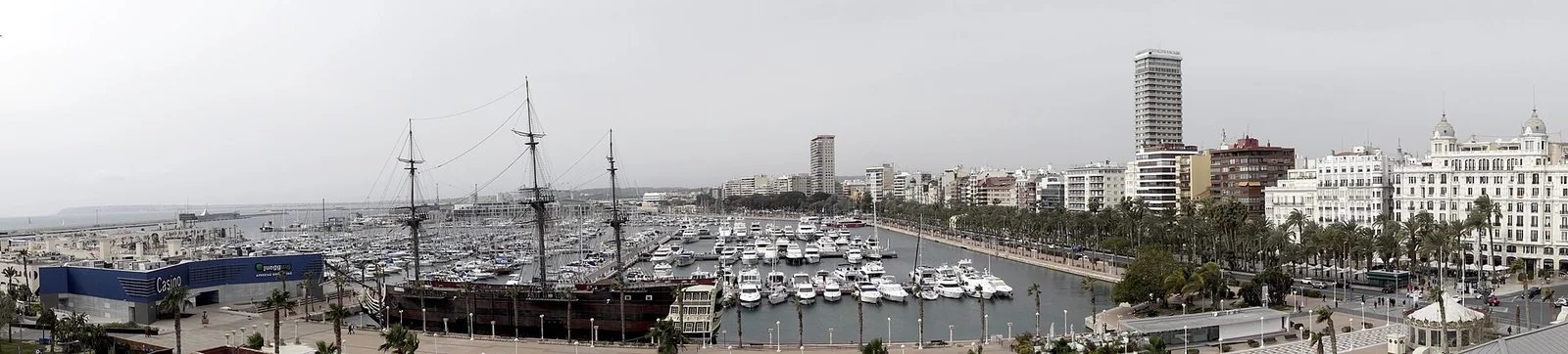 Centro de Alicante junto al mar
