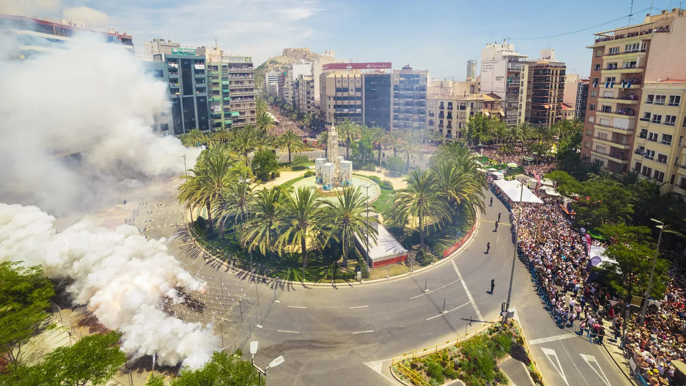 Mascletà en Plaza de los Luceros