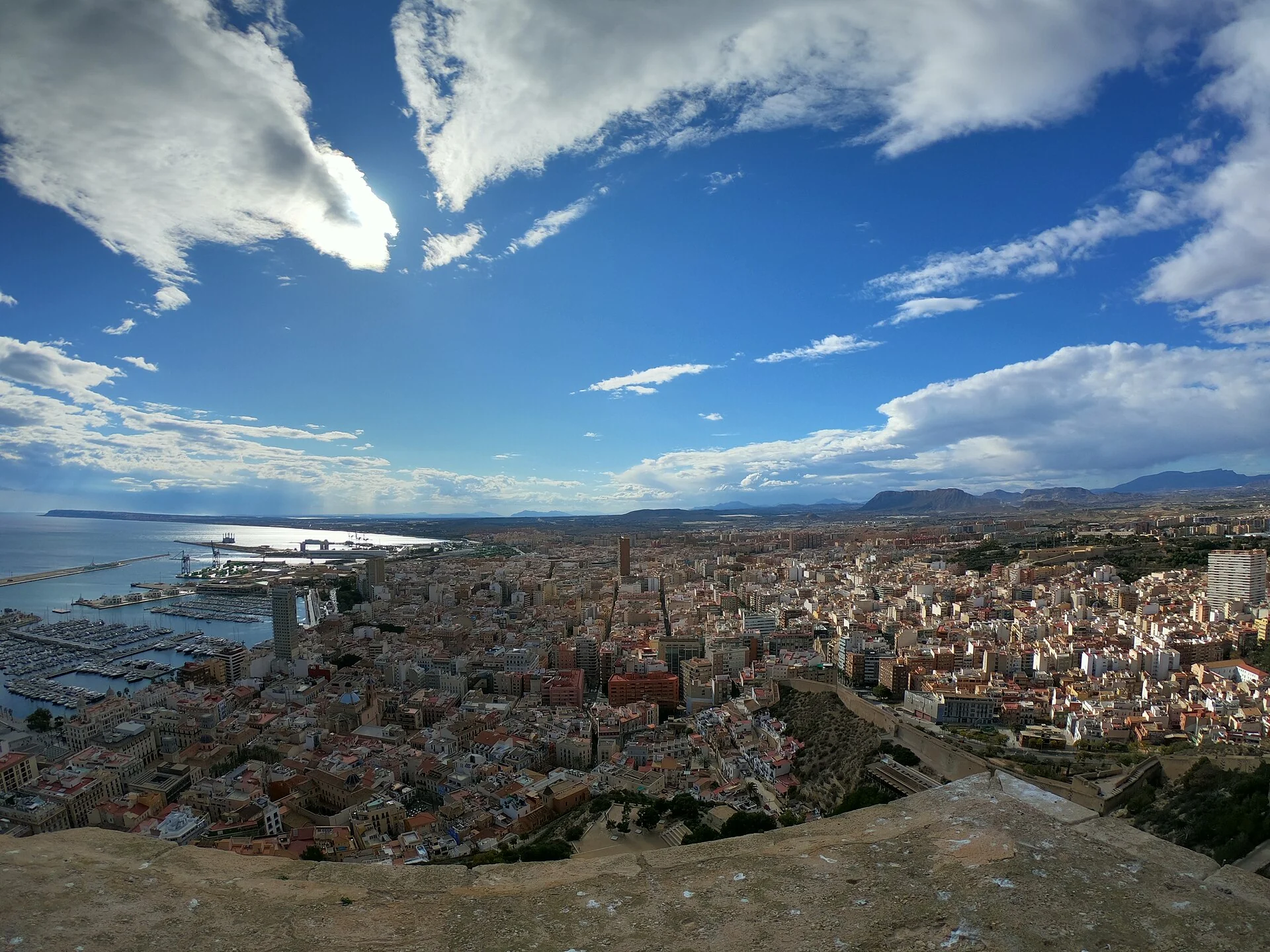 Vista panorámica de Alicante desde el Castillo de Santa Bárbara