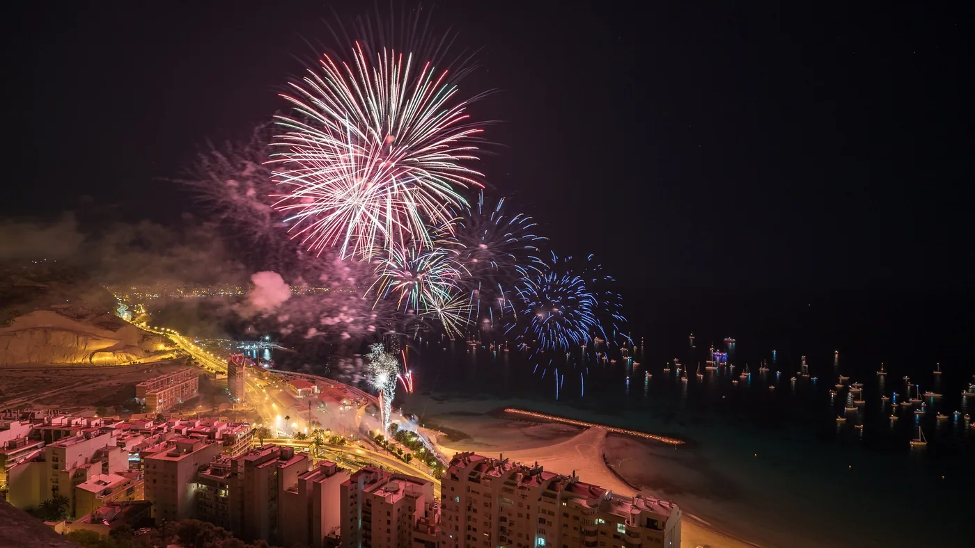 Fuegos artificiales sobre Alicante
