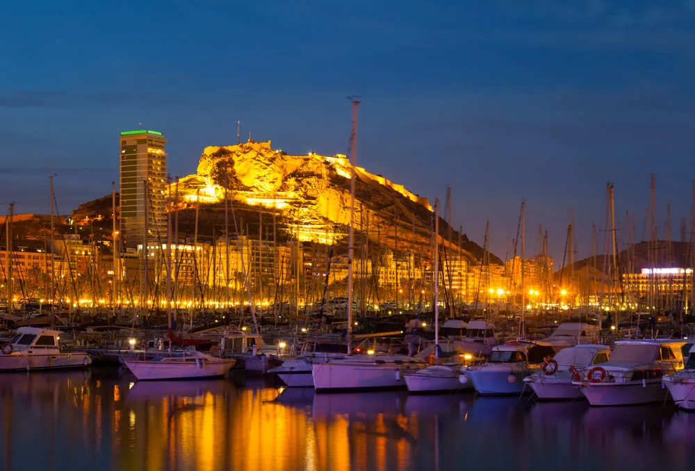 Puerto de Alicante de noche