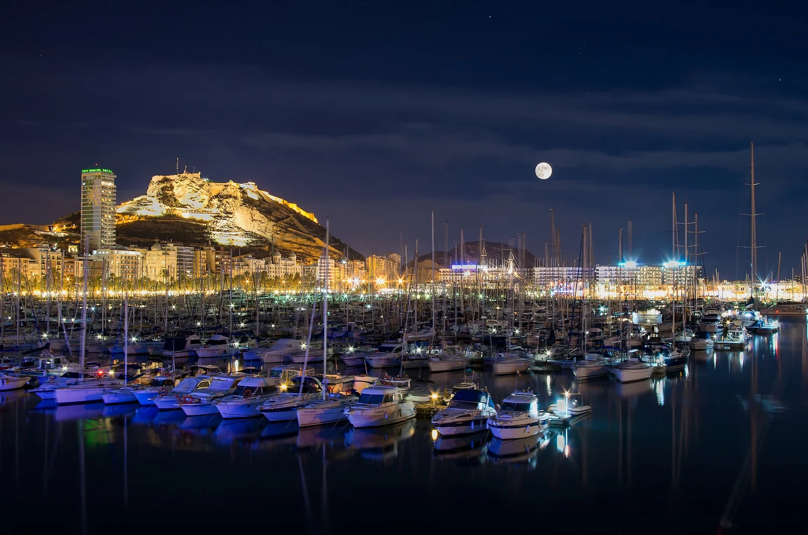 Puerto de Alicante al atardecer
